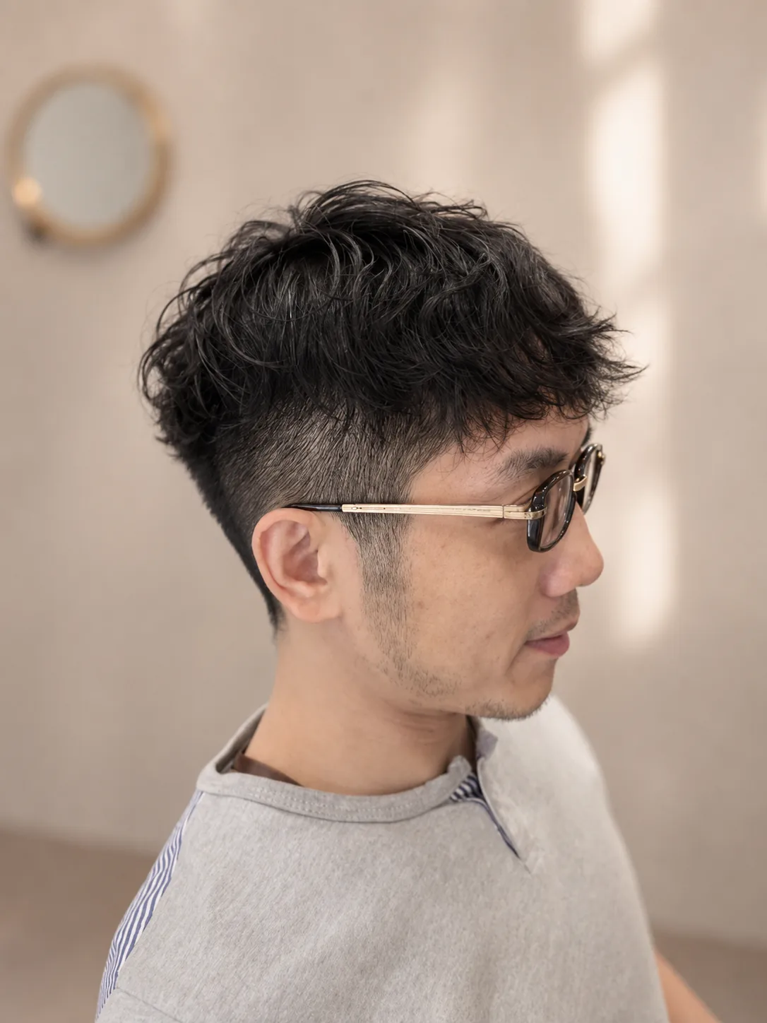 男士短髮俐落紋理燙側面完成效果